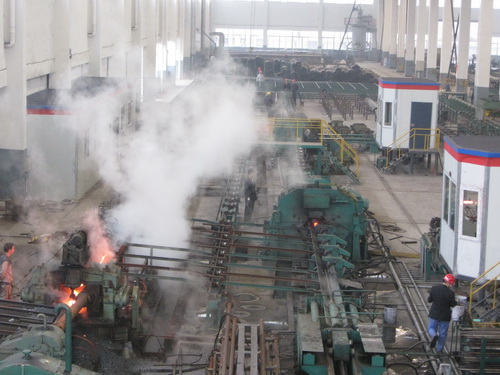 榆林无缝钢管厂家生产车间